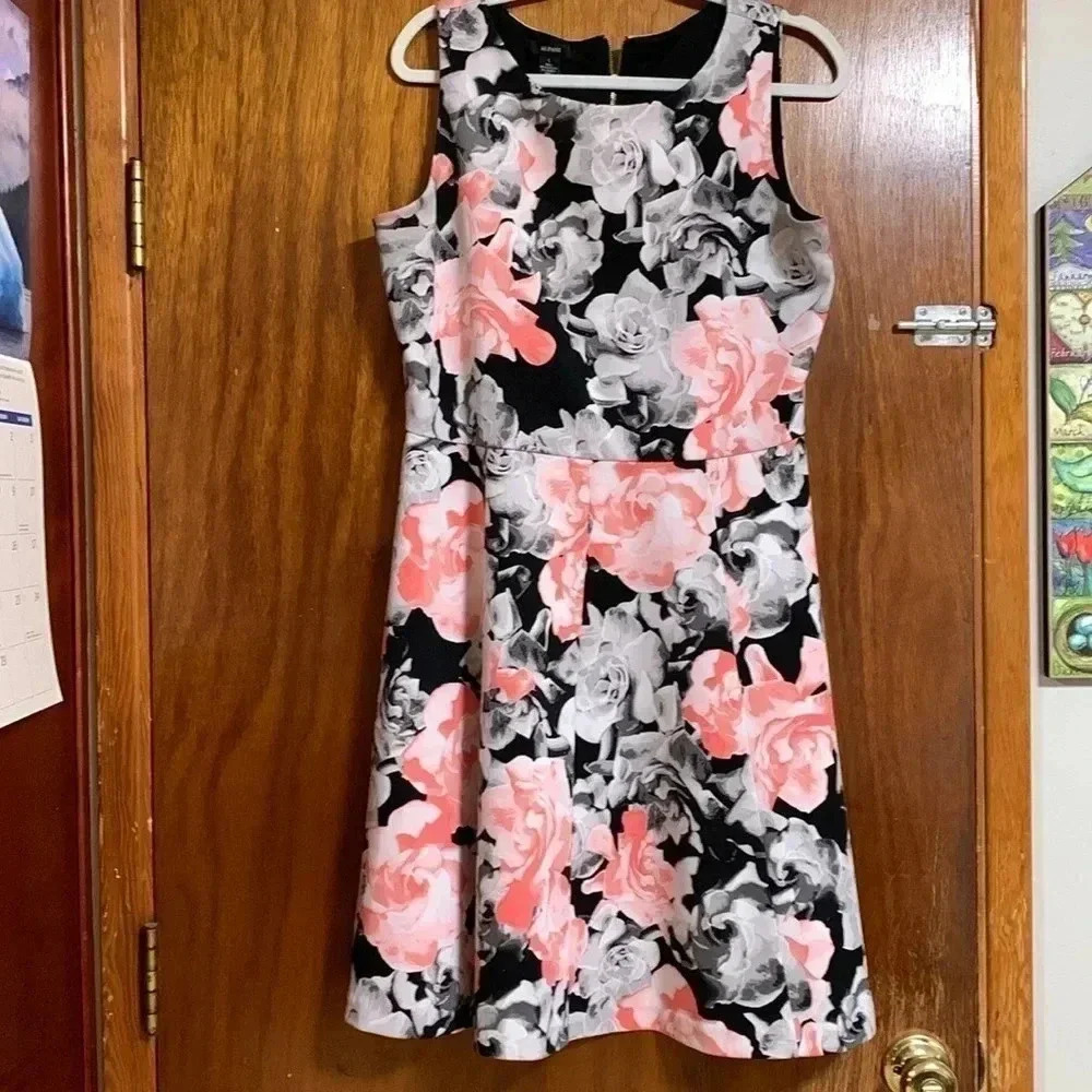ALFANI Woman’s Dress, Size L.